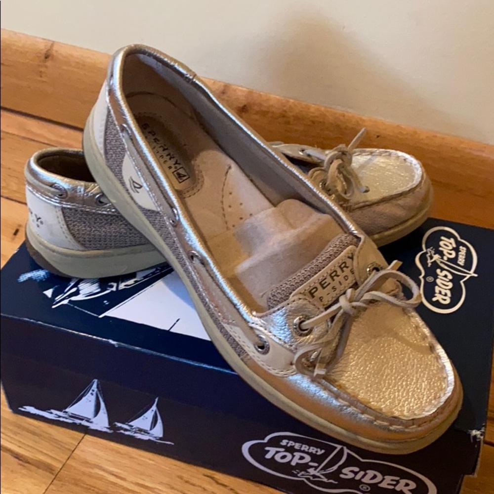 Gold sperry top-sliders. Never been worn!